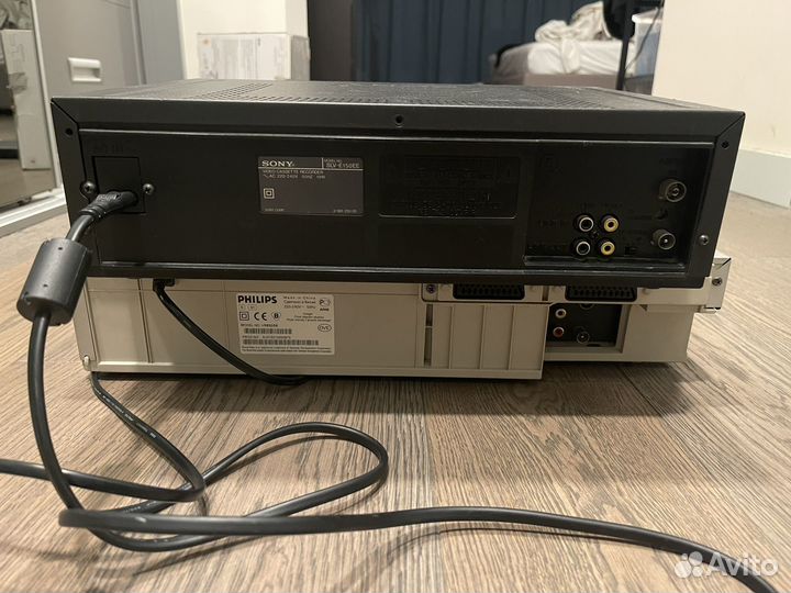 Видеомагнитофон Sony и Philips
