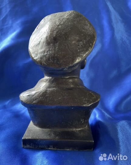 Бюст Ленин в кепке СССР