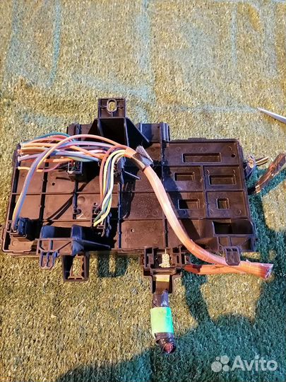 Блок предохранителей 6L1T-14A067-BC Lincoln Naviga