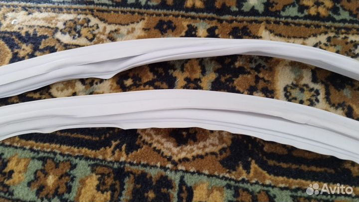 Уплотнители двери холодильника Индезит C132G