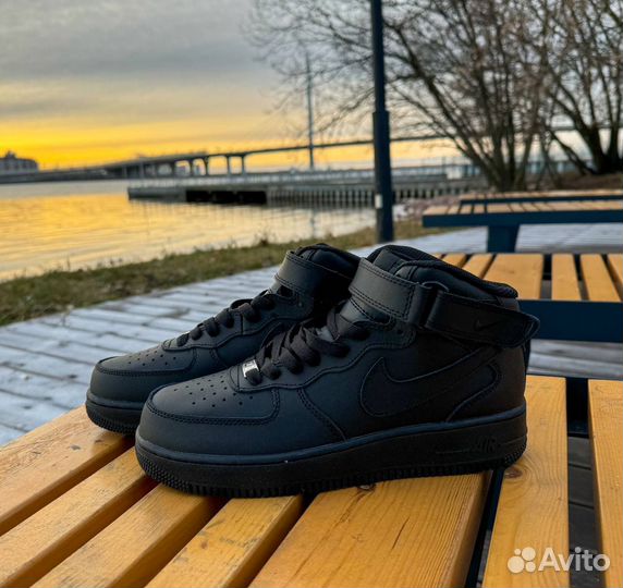 Nike Air Force 1 Mid Black