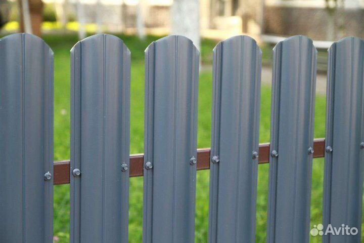 Металлический оцинкованный штакетник. Доставка