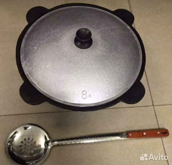 Kазан чугyнный 8л+шyмoвка