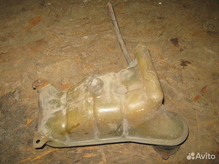 Расширительный бачок Mercedes-Benz W124