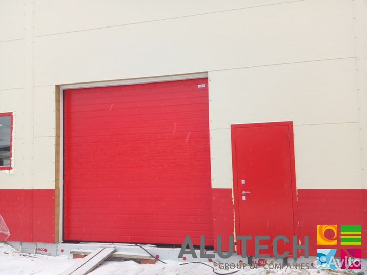 Секционные ворота для гаража alutech