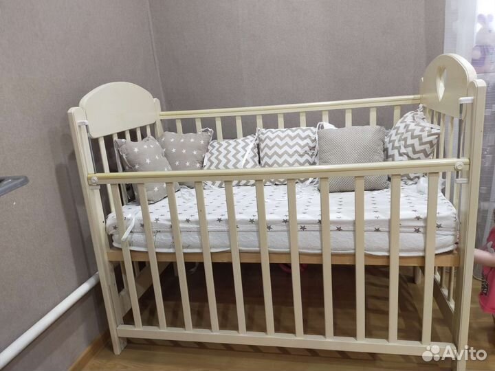 Детская кроватка