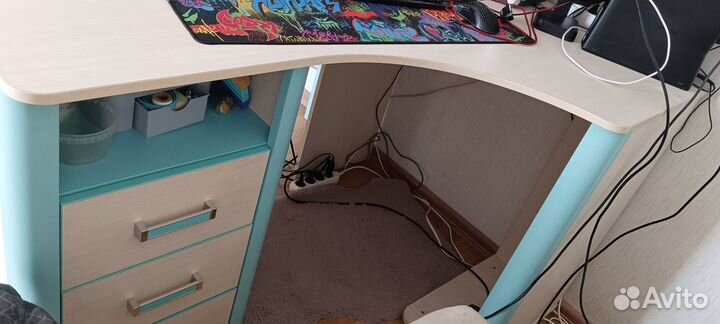 Кровать, надстройка стола, секция навесная