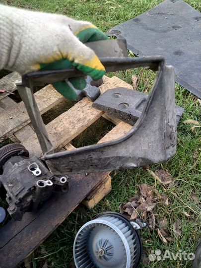 Кожух корпус масляного радиатора mazda rx-8