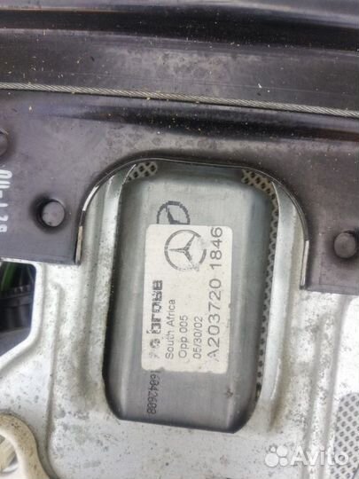 Стеклоподъемник пер. правый Mercedes W203