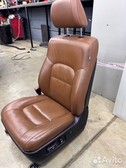 Автомобильное кресло с landcruser 200