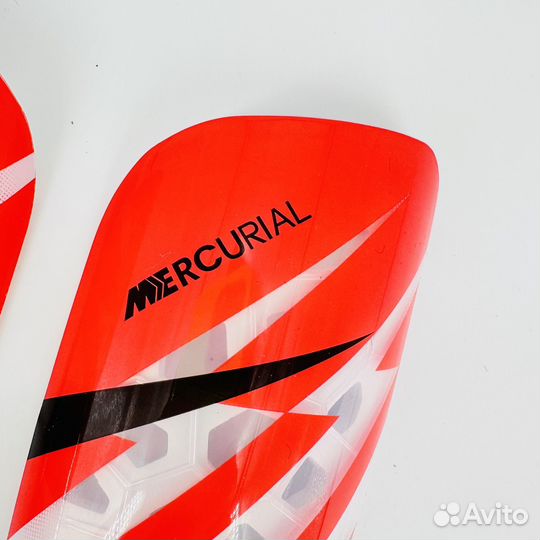 Футбольные щитки