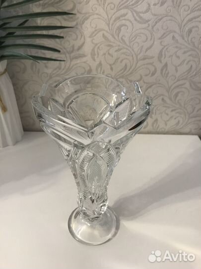 Ваза хрустальная для цветов