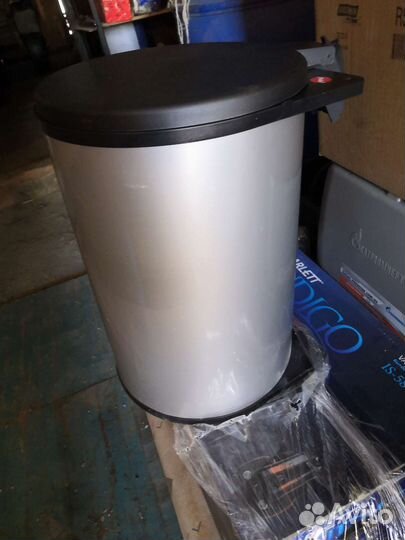 Встраиваемое ведро с крышкой Hailo