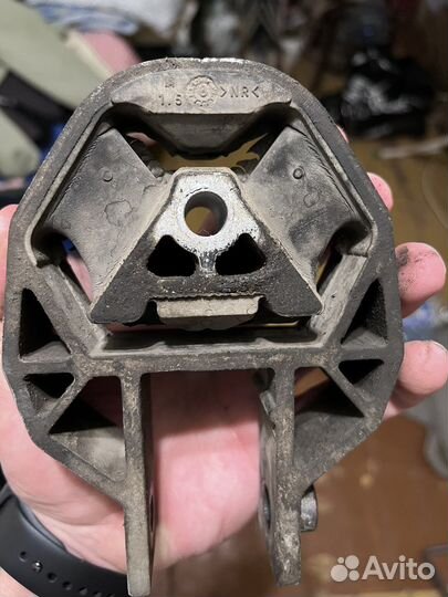 Подушка АКПП Volvo s40