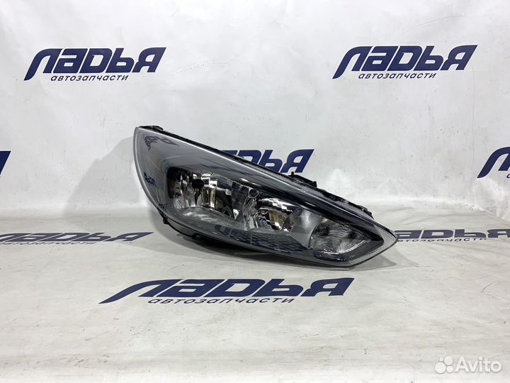 Фара Ford Focus 3 (15) правая черная