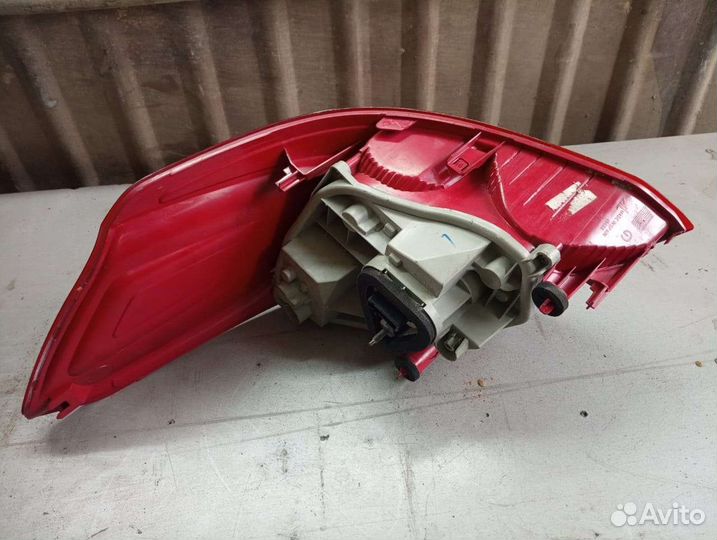 Фонарь задний левый peugeot 301