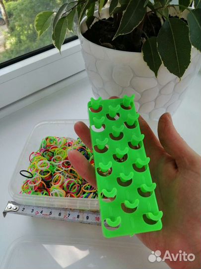 Духи, часы, набор для плетения