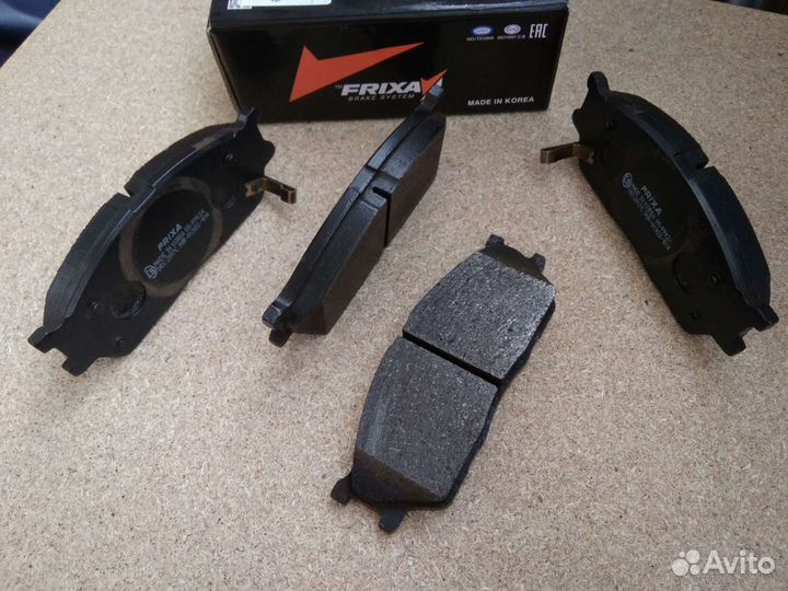 Колодки тормозные передние на Kia Rio 02-05