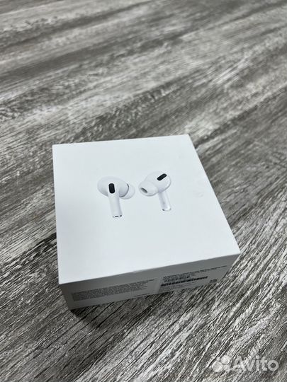 Наушники Apple AirPods Pro MagSafe Charging Case