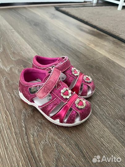 Сандалии для девочки Chicco 22 размер