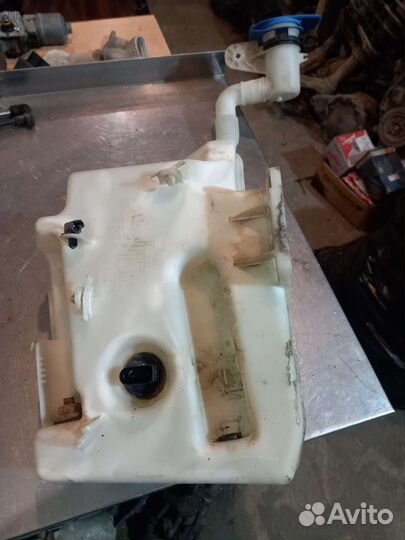 Бачок омывателя VW Jetta 5