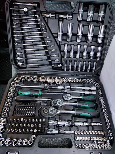 Набор инструментов (ключей) 218 предметов