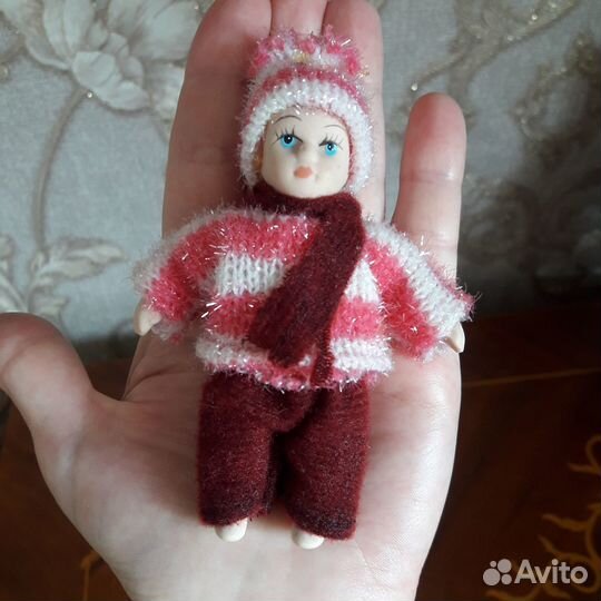 Маленькая куколка фарфор