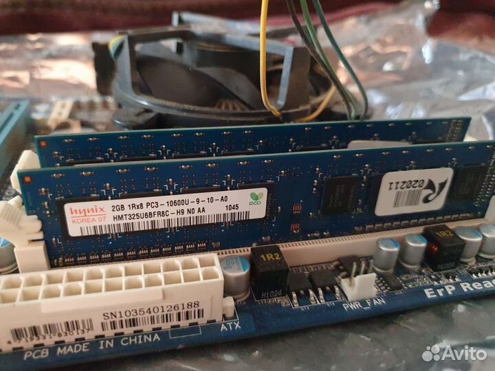 Материнская плата с процессором и памятью