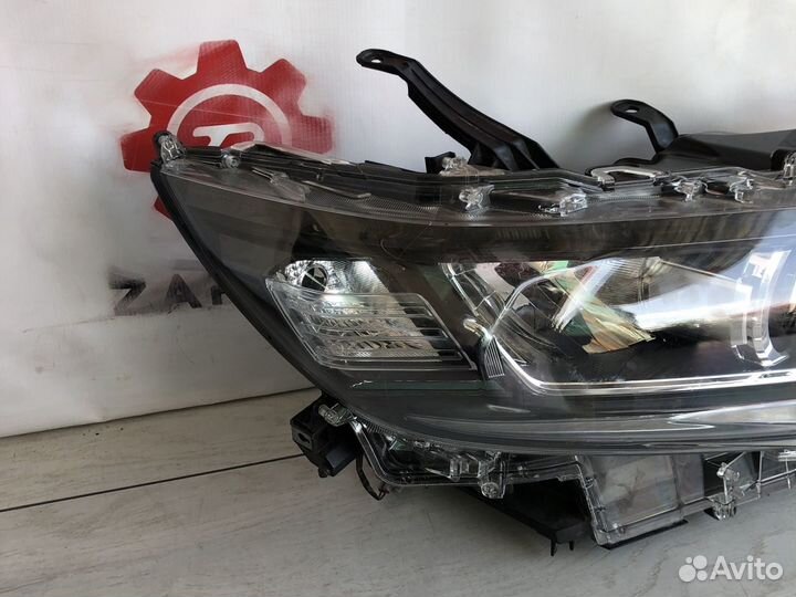 Toyota Prado 150 Фара правая