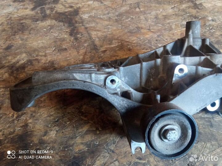 Кронштейн генератора Renault Logan 2