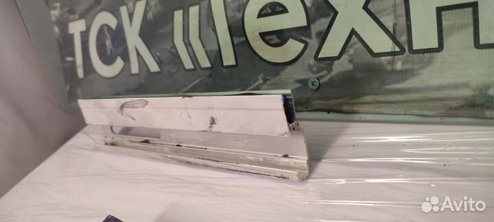 Переднее правое стекло Volvo S80