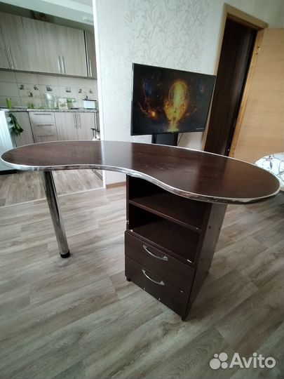 Маникюрный стол бу