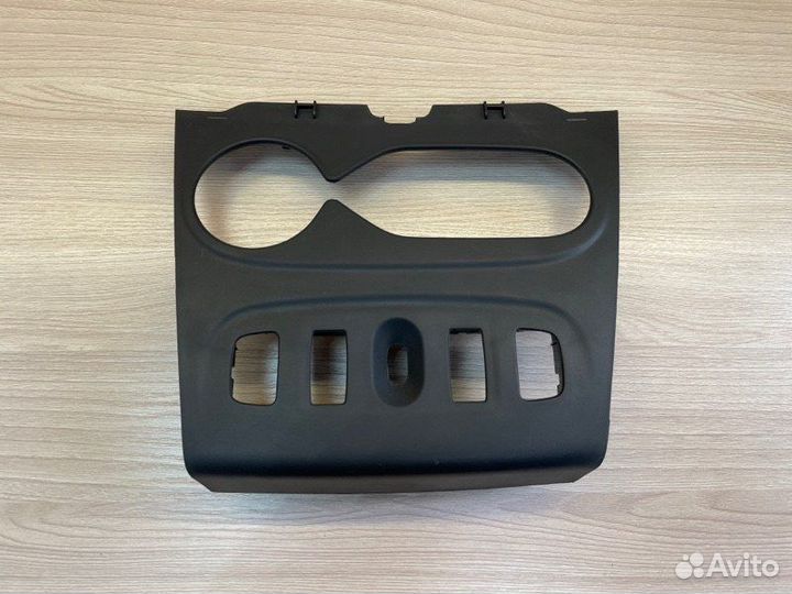 Накладка центральной консоли Renault Sandero