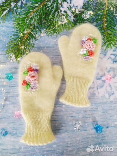 Варежки с вышивкой тёплые и пушистые 