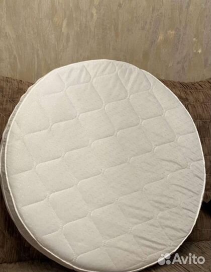 Новый матрас круглый в детскую кроватку