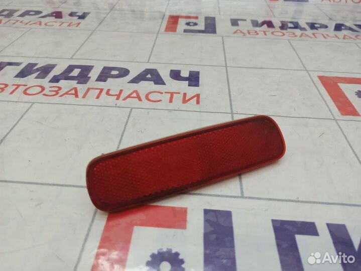 Отражатель в бампер задний Toyota Land Cruiser (J100)