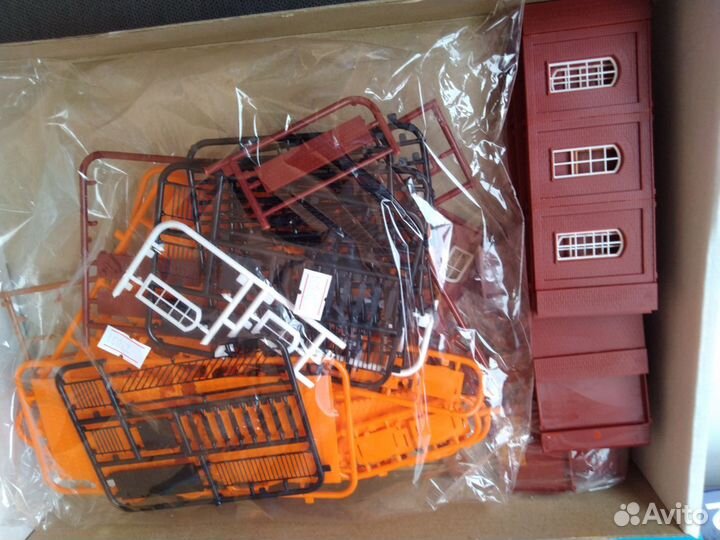 Сборная модель 1 72 Строение с гаражом