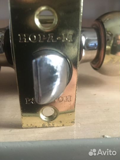 Дверные ручки с защелкой