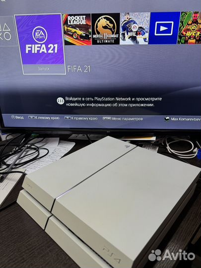 Sony PS4 белая +2 геймпада