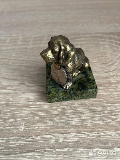 Статуэтка собака с монеткой