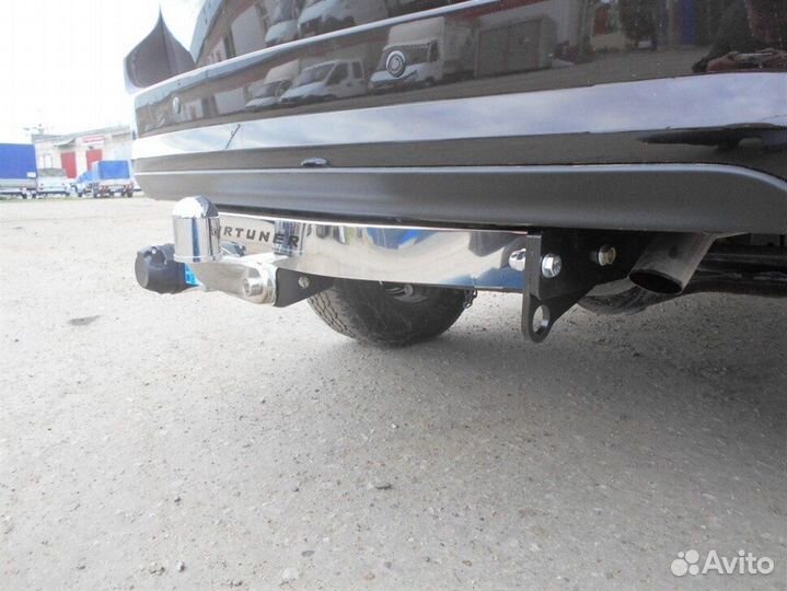 Фаркоп Toyota Fortuner с нержавеющей накладкой