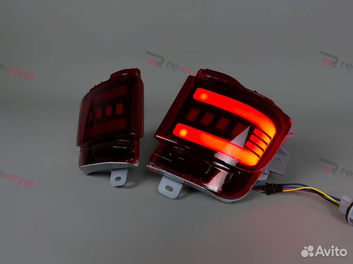 Катафоты Toyota Land Cruiser 200 2016-22 Красные