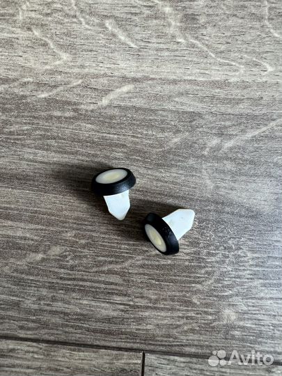 Клопы-клипсы для заднего номера Volkswagen T5