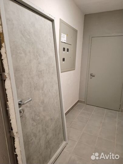 Дверь входная металлическая от застройщика