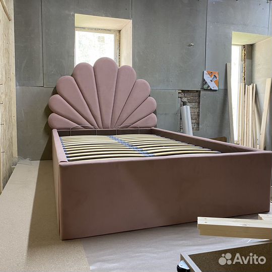 Кровать детская подрастковая ракушка мягкая