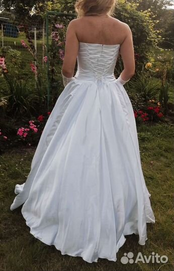 Свадебное платье с шубкой и фатой