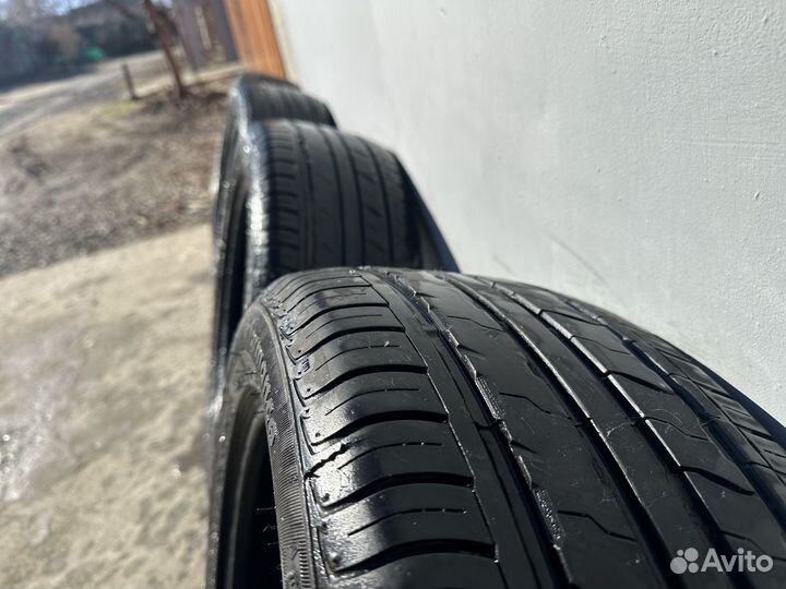 Royal Black Royal Performance 215/50 R17 95