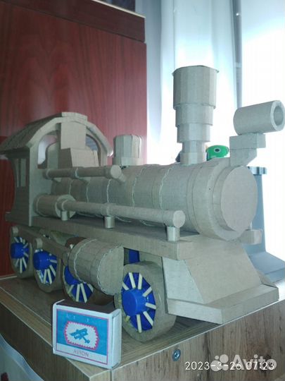 Паровоз из твердого картона