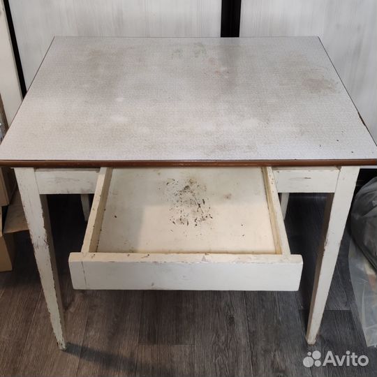 Кухонный стол