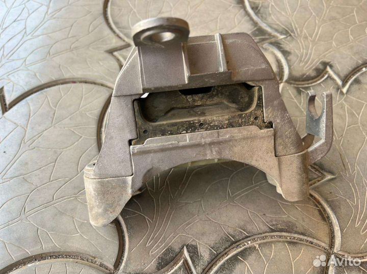 Подушка двигателя правая на chevrolet cruze 1.8